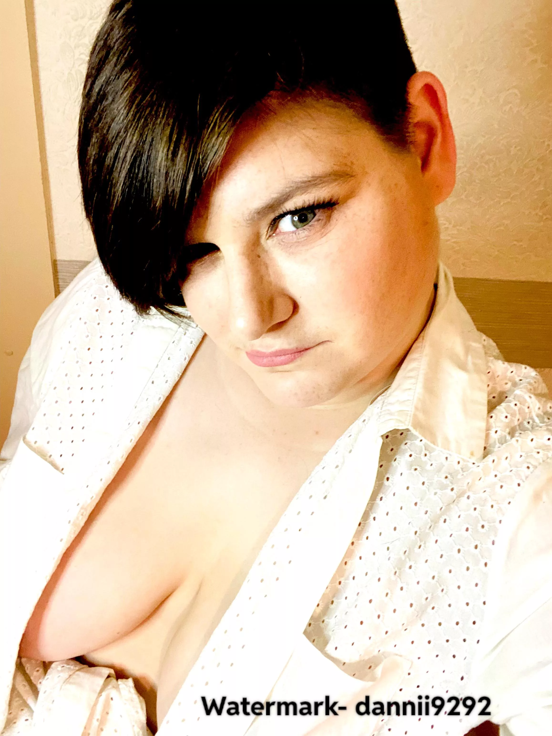 You like my curvy luscious body? posted by Clear_Raise_9678