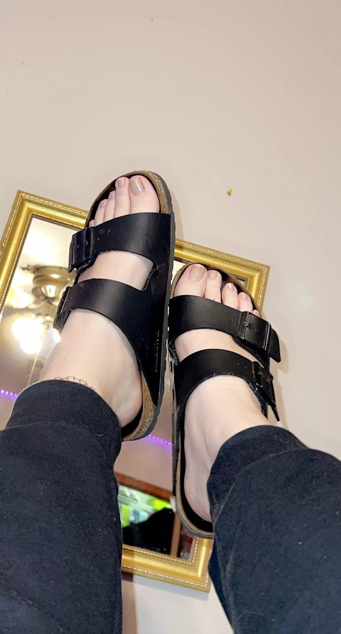 you like my sandals? posted by alicesonlyfanz