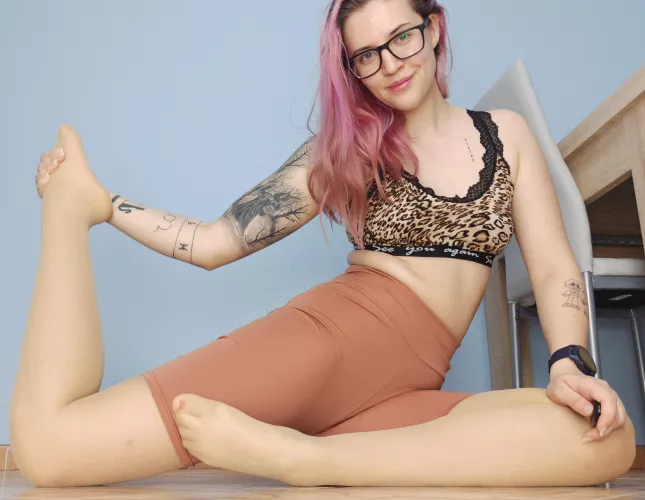 You like pantyhose under leggings or biker shorts? by MaryJunefeet