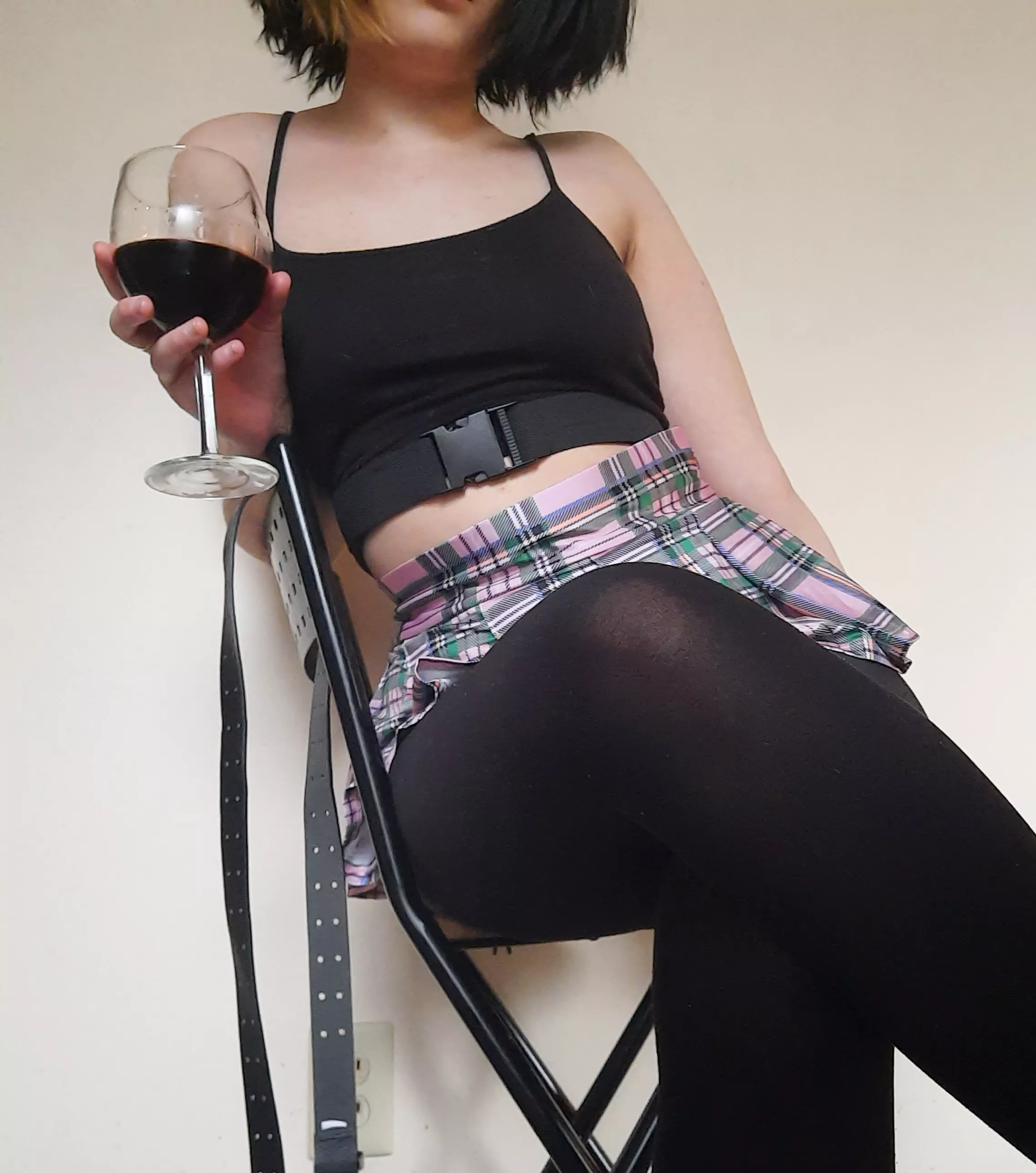 You look so cute on your knees for Mommy posted by faeember