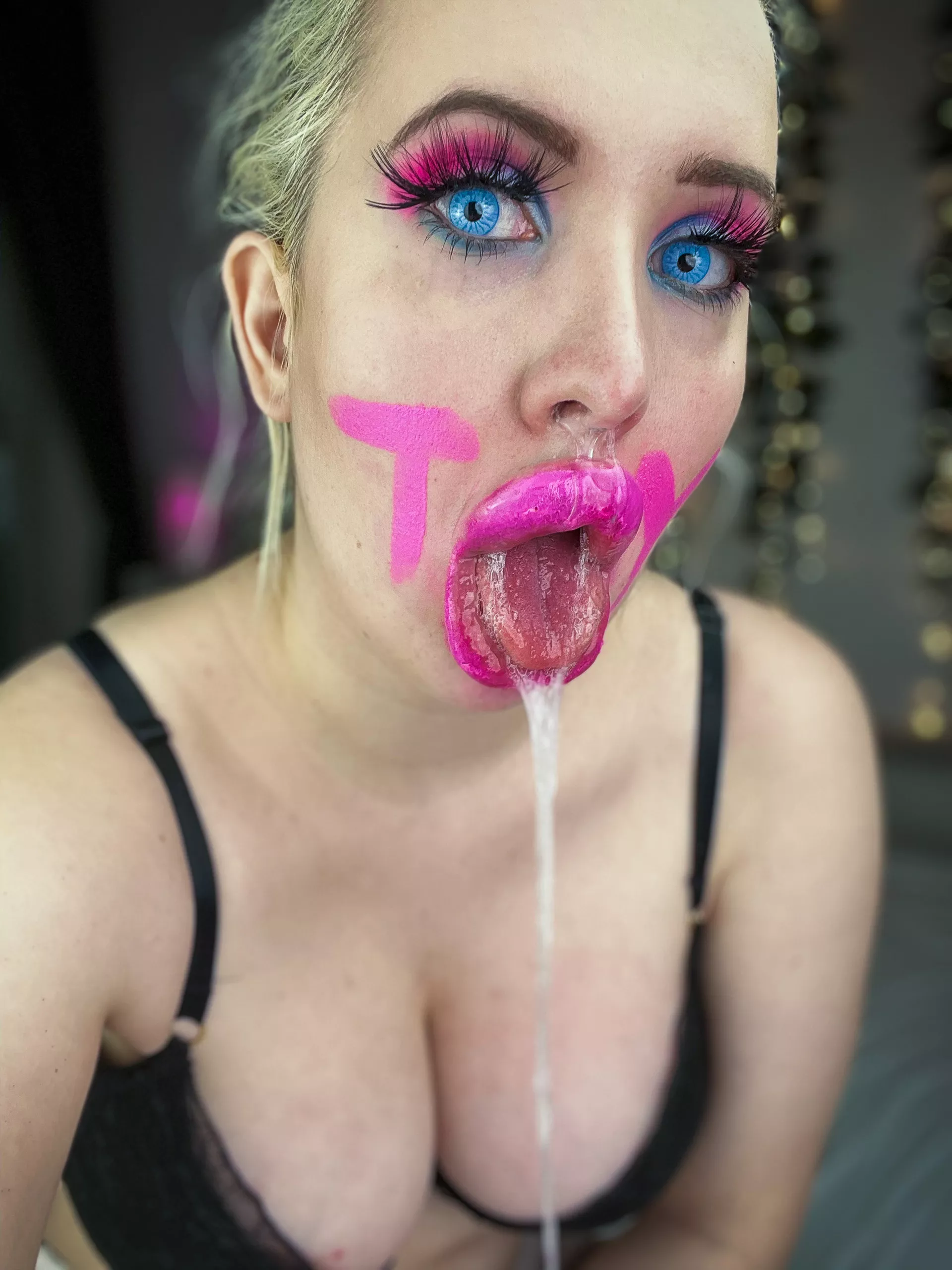 You made me all drooly, now give it to me 💦 posted by Vivian_Rose1