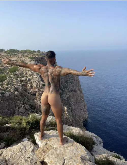 You may not be able to see it, but nature is giving me an incredible blowjob. by lucas_grizzly