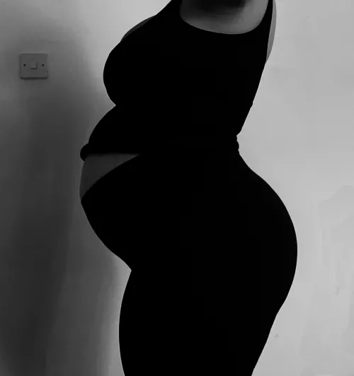 you need to stop buying me snacks.. i’m gaining weight!! by chubbysublil