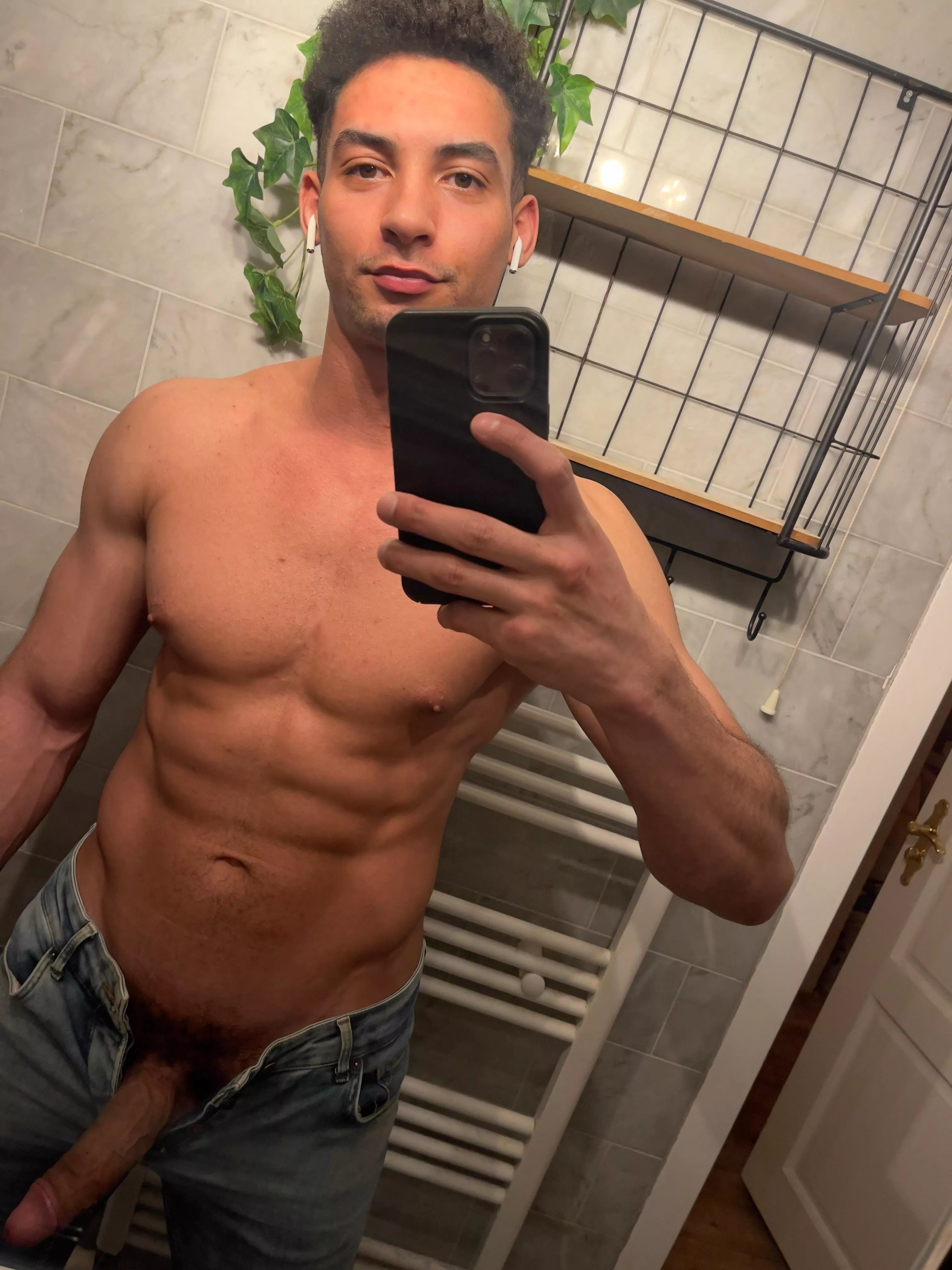 You should come here so I can dominate you😈 posted by lextin-fit