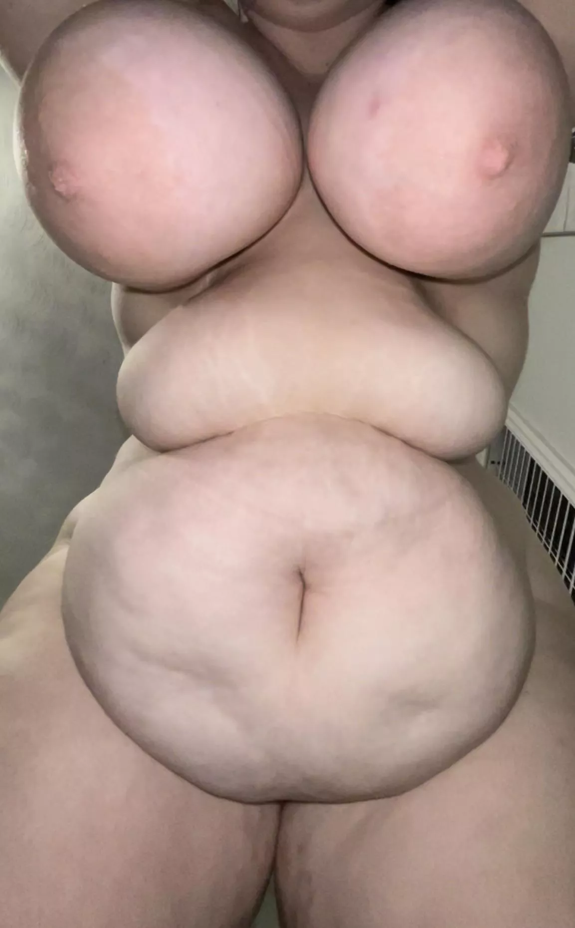 You wake up and see this above you, what’s next?😈 posted by BigMilkersJasmineBBW