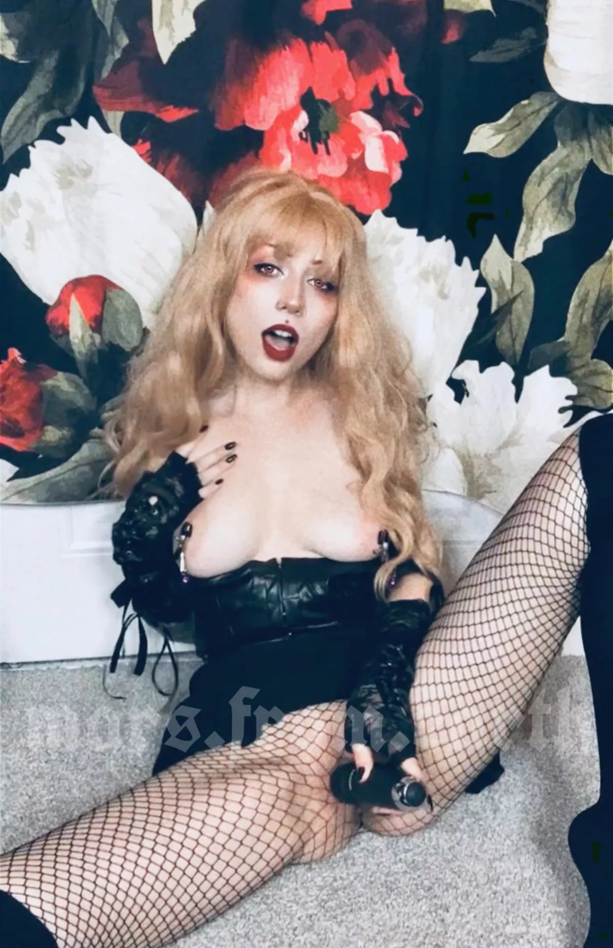 You walk in on me like this… wyd? posted by mars__from__earth