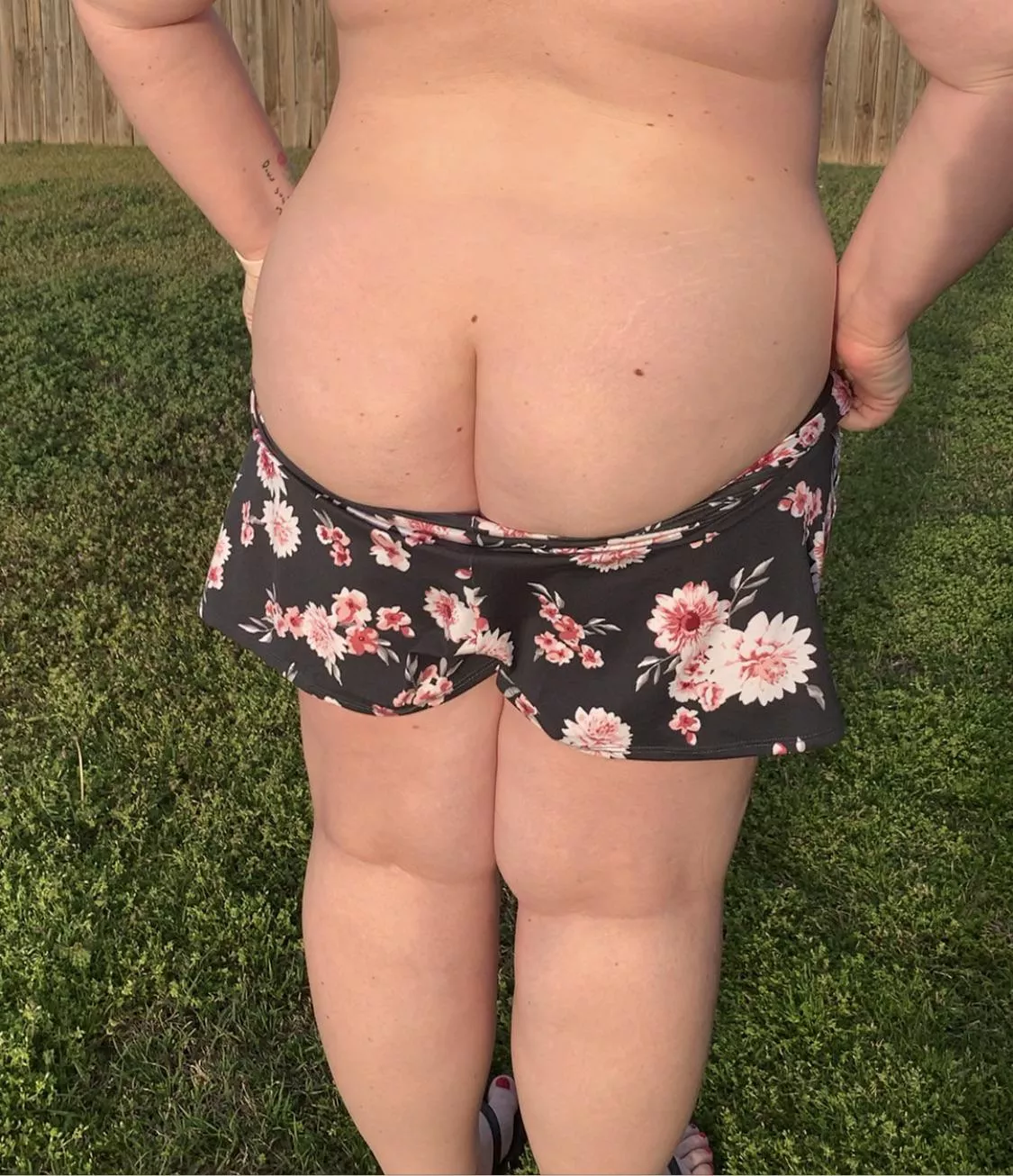 You wanna see my ass bounce don’t you 😈 posted by wholelotabottom