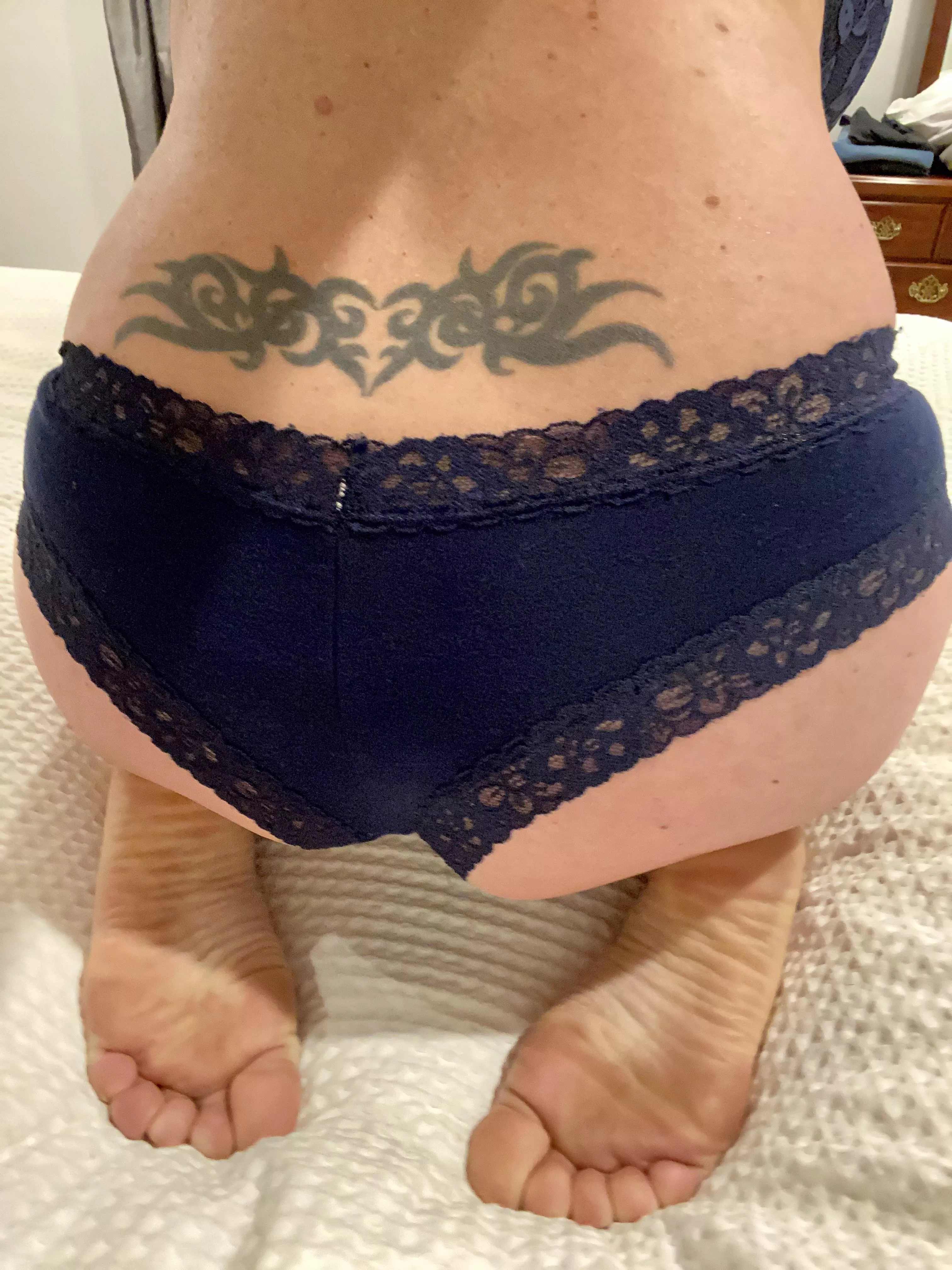 You want to suck on my toes and eat my ass….yes please posted by MissSydney69