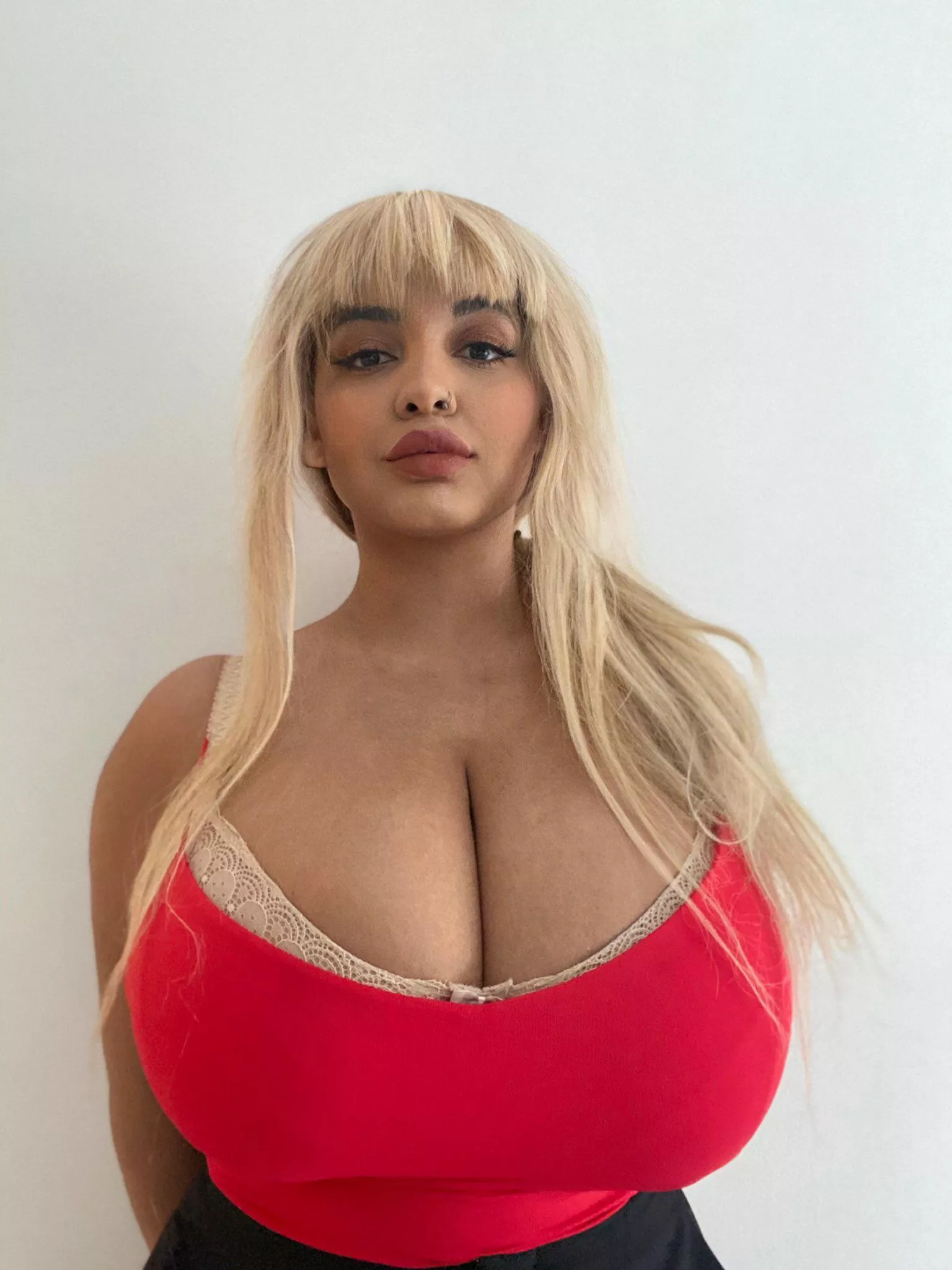 Young and bigger than the vast majority posted by yassjobbs