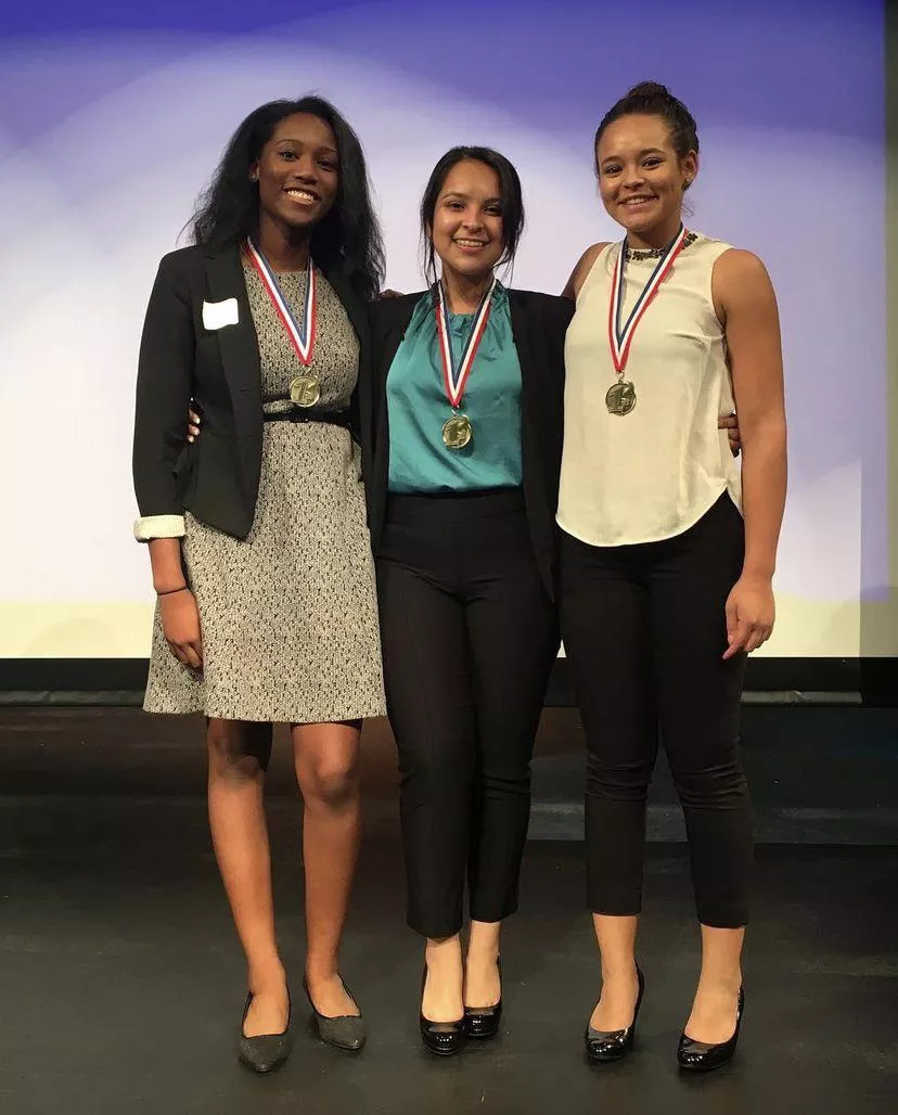 Young ladies posted by gluck87