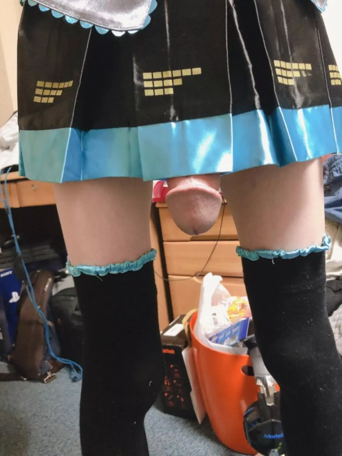 Young ts Hatsunemiku hanging to low! 🍆😳 posted by NoDevelopment5609