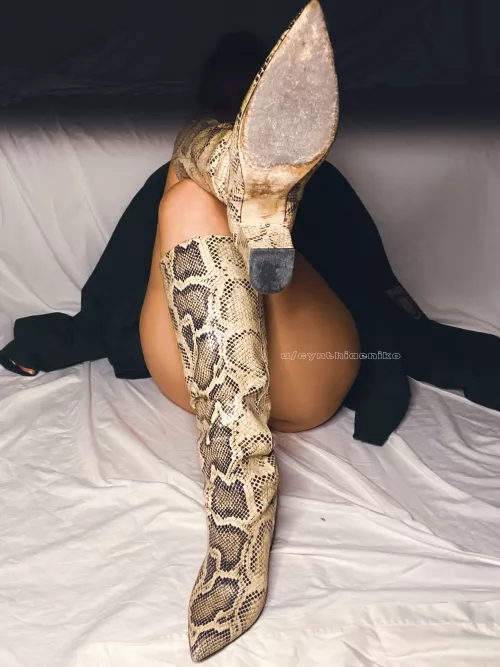 Your boss calls you into her office and she's sitting there like..... by cynthiaeniko