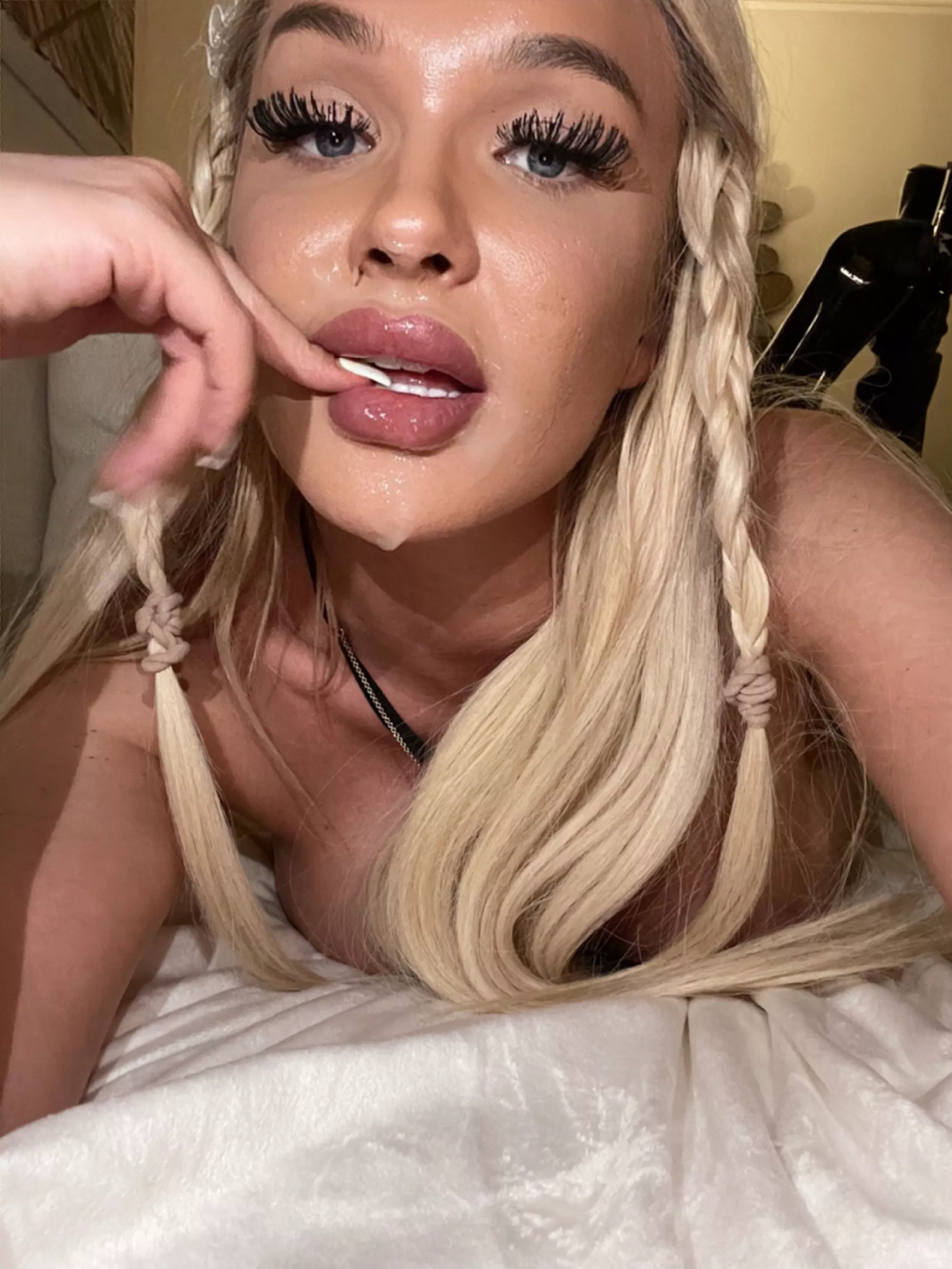 your favorite cumslut! posted by Rddtr_sophia