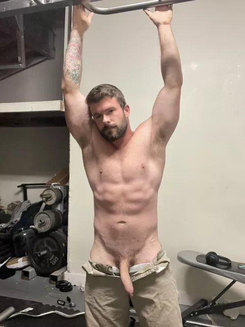 Your favourite contractor just hanging out 😉 by fuarrk