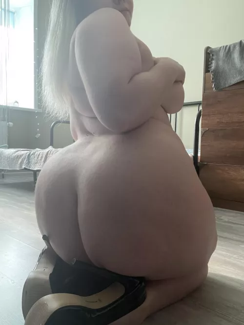 🤗🤗your pillow by CurvyDollMe