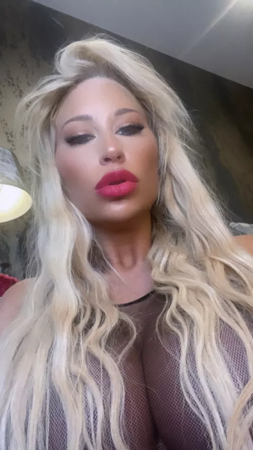 Your pov when you kiss down my body... by Annie_kay_x