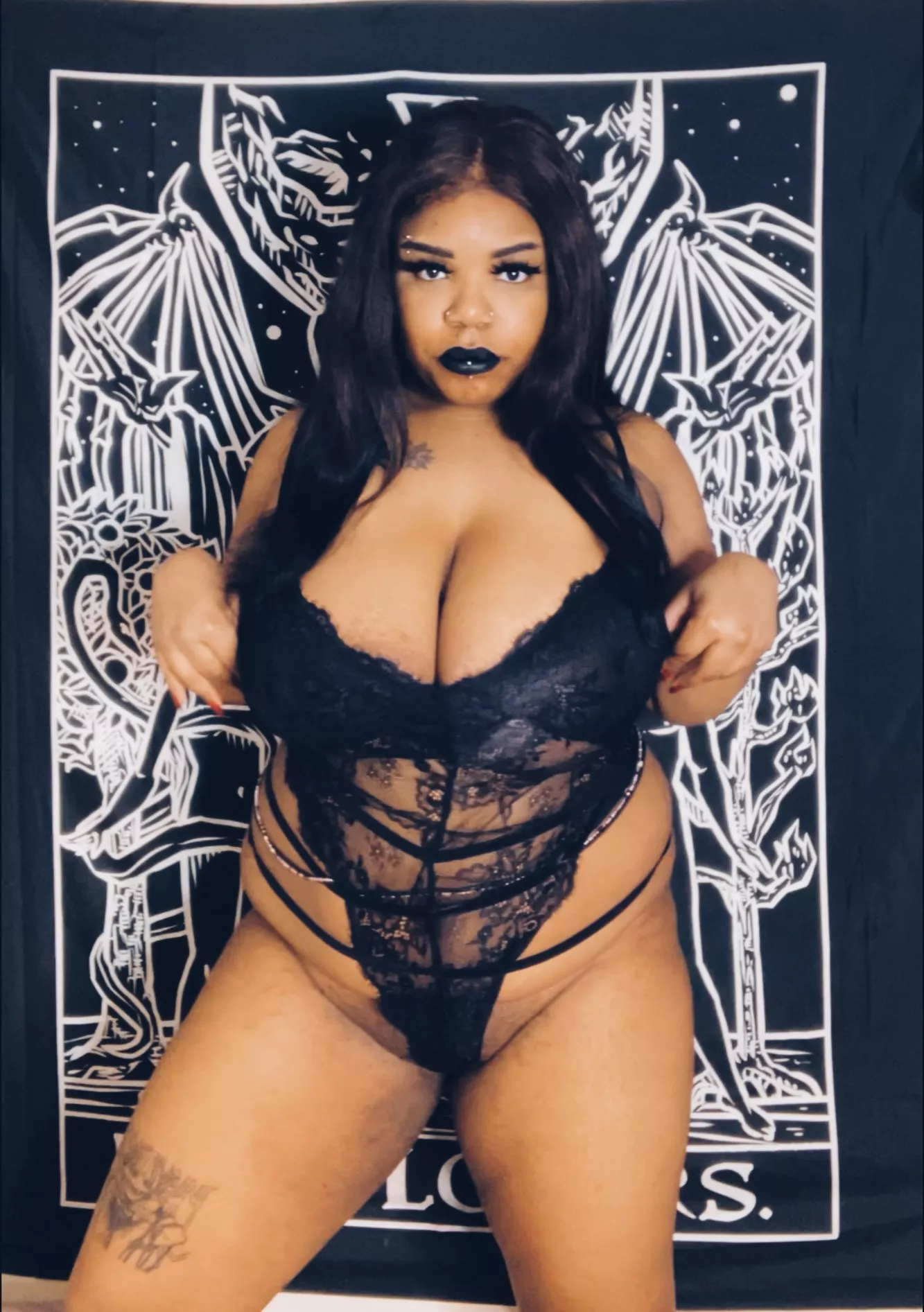 Your Queen is here you little slut 👑🖤 posted by queeneasi