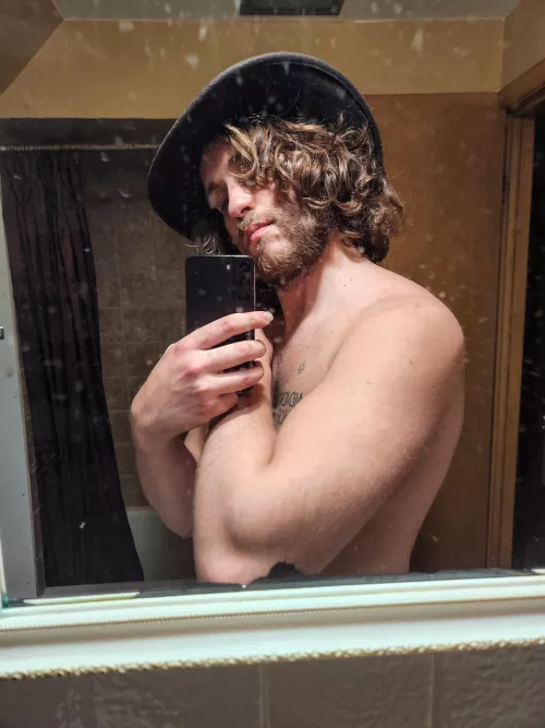 Your thicc Arab neighbor. by CygnetSociety