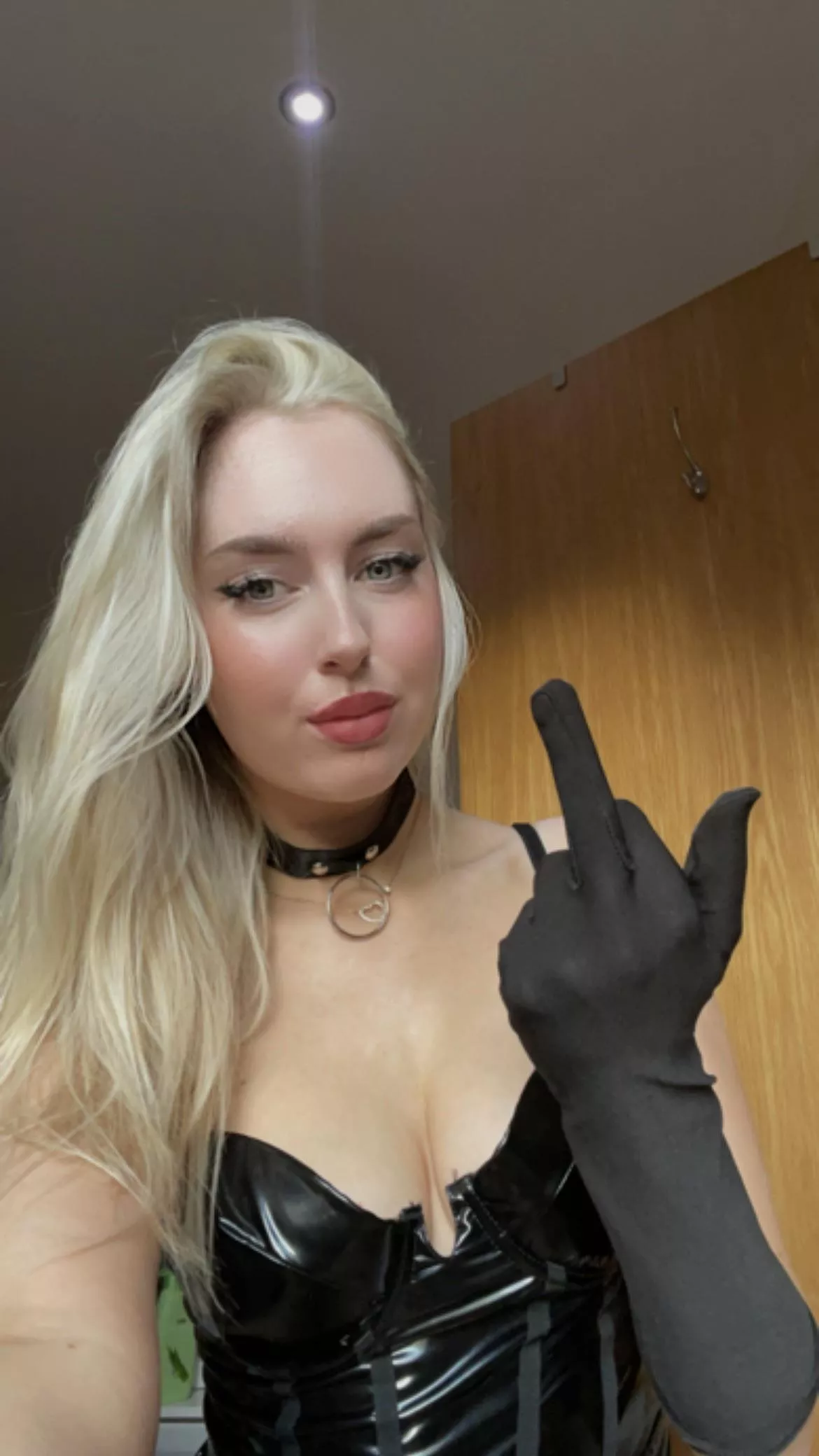 You’re lucky I’m flipping you off. [domme] posted by angelxalejandro