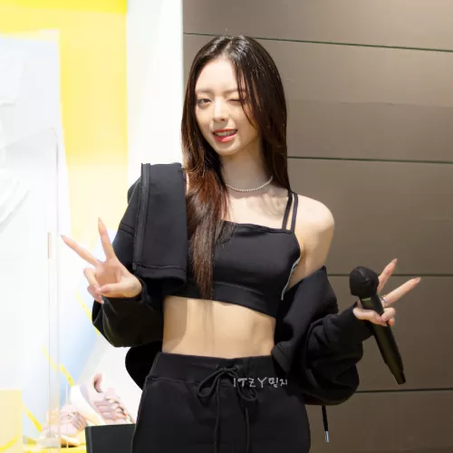 Yuna - ITZY by KingSettle