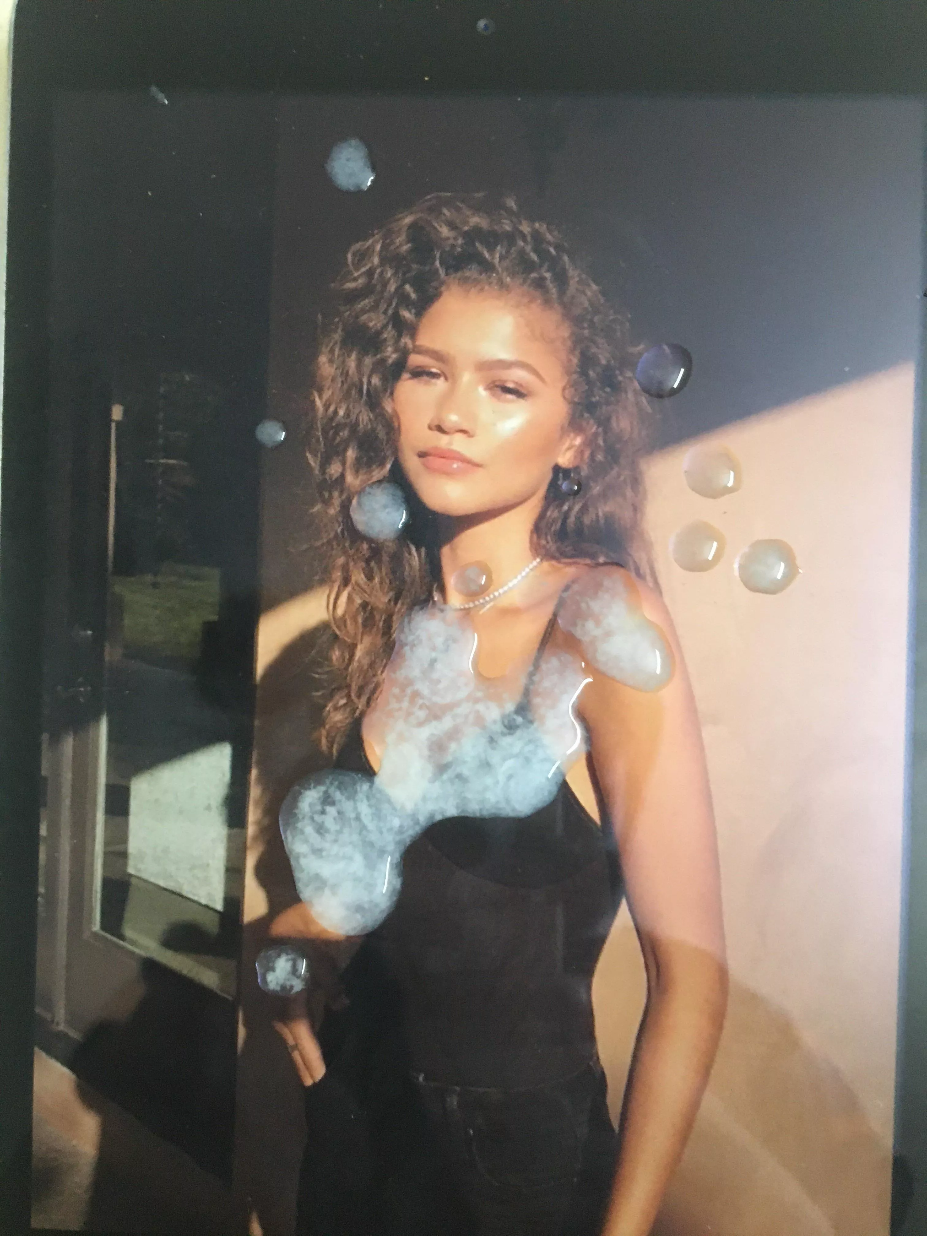 Zendaya- Sun kissed and cum kissed too posted by Public-Country-5748