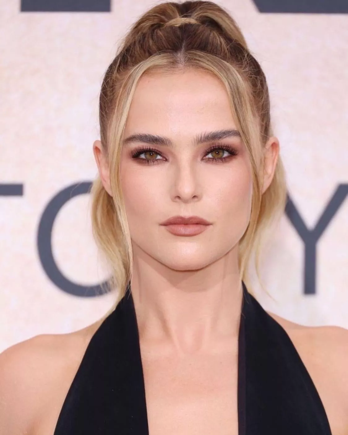 Zoey Deutch posted by ononothimagen