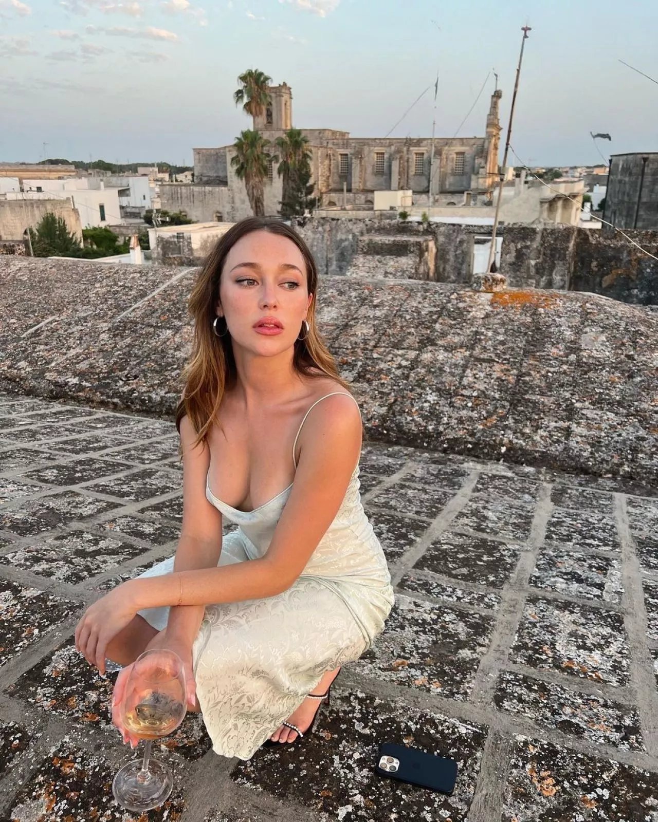 Alycia Debnam-Carey posted by DesiSongs