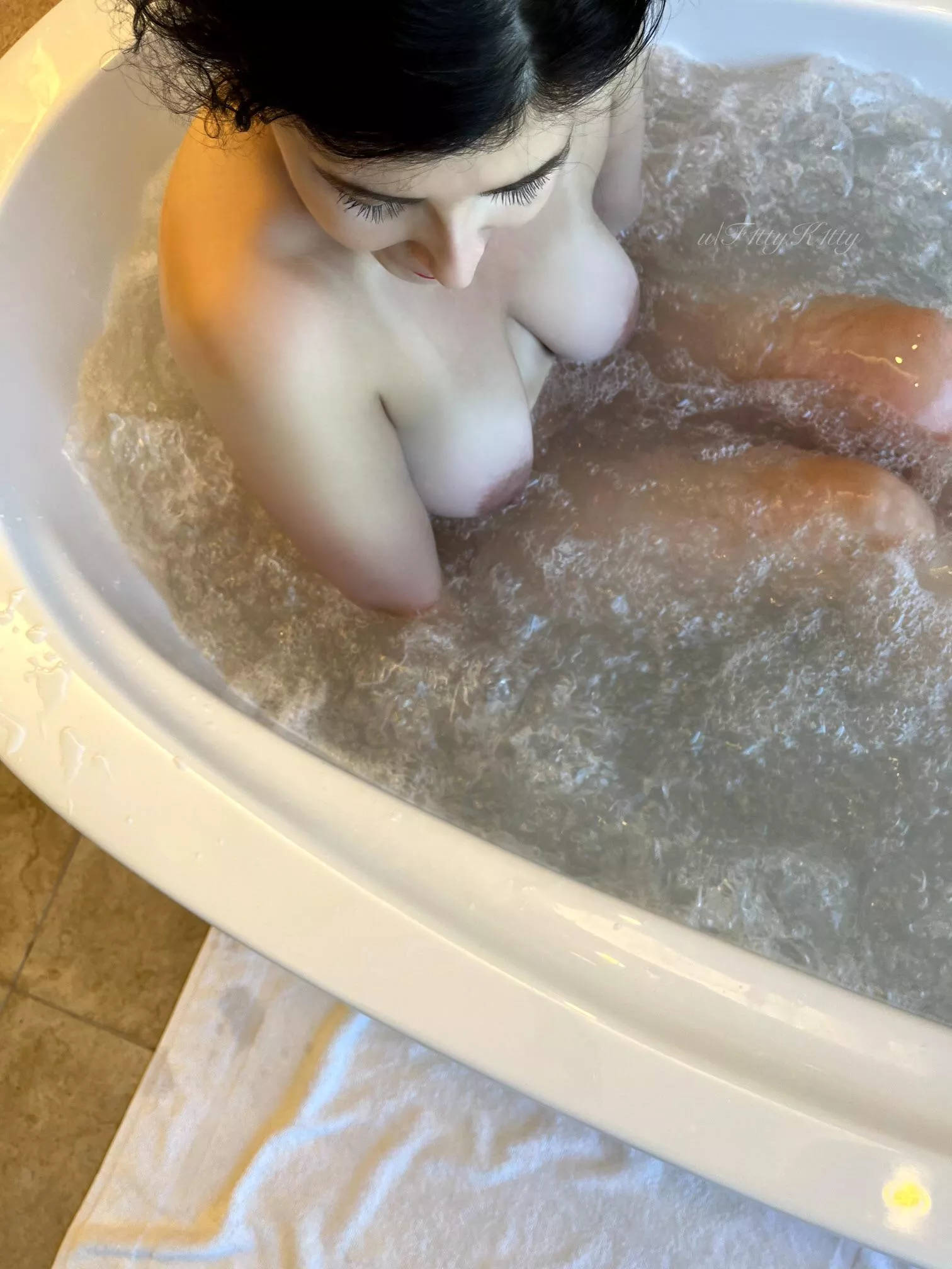Bath time!! [f] posted by F1ttyK1tty