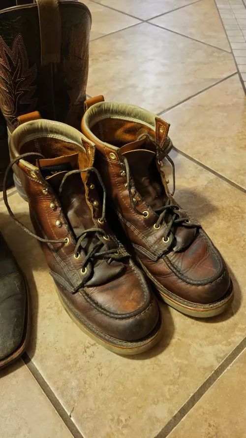 Boots seem to be picking up a sheen in front areas? by SEND-ME-UR-TITTYS