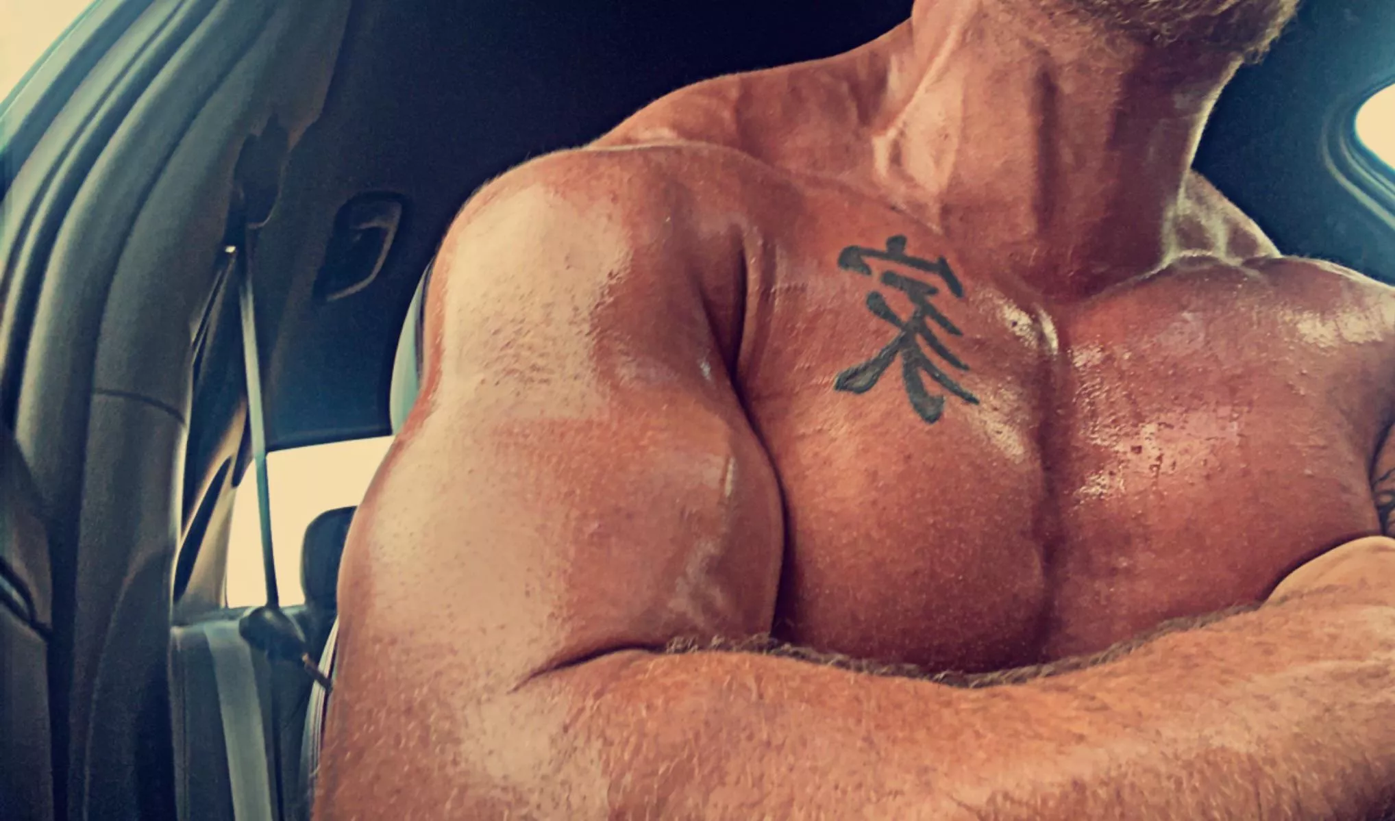 Don’t forget shoulders (m) posted by jjjjjjjjjboy7502