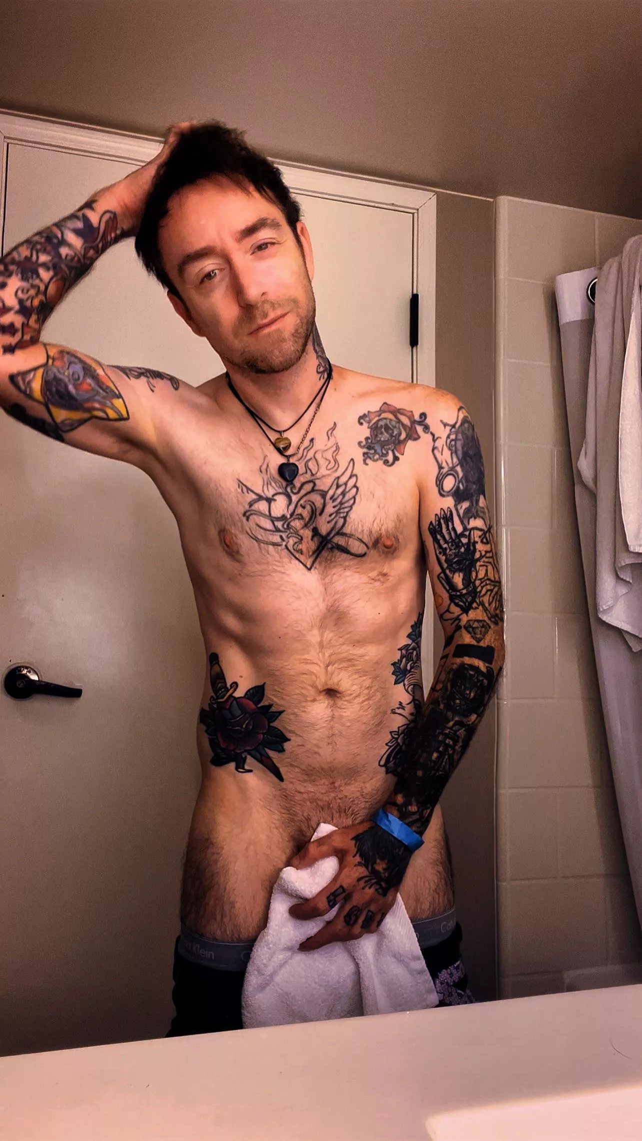 Hotel bathroom at comic con 🥰 posted by chrissaintof