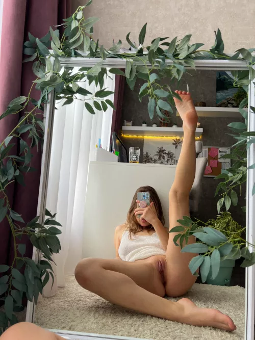 My long legs are open for you by sofiegoldie