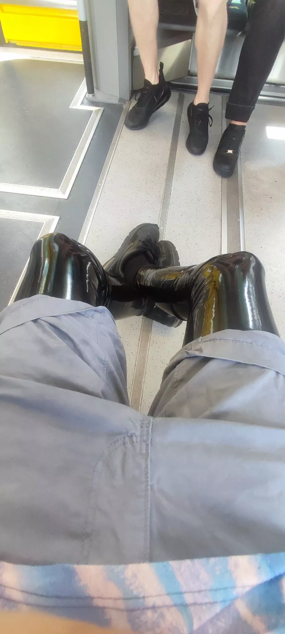 Got some nice shiny leggings yesterday posted by OctoFloofy