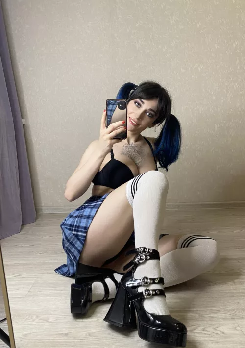 High heels and knee socks looks so adorable together, don't you think? [F] by Lawful_evil69