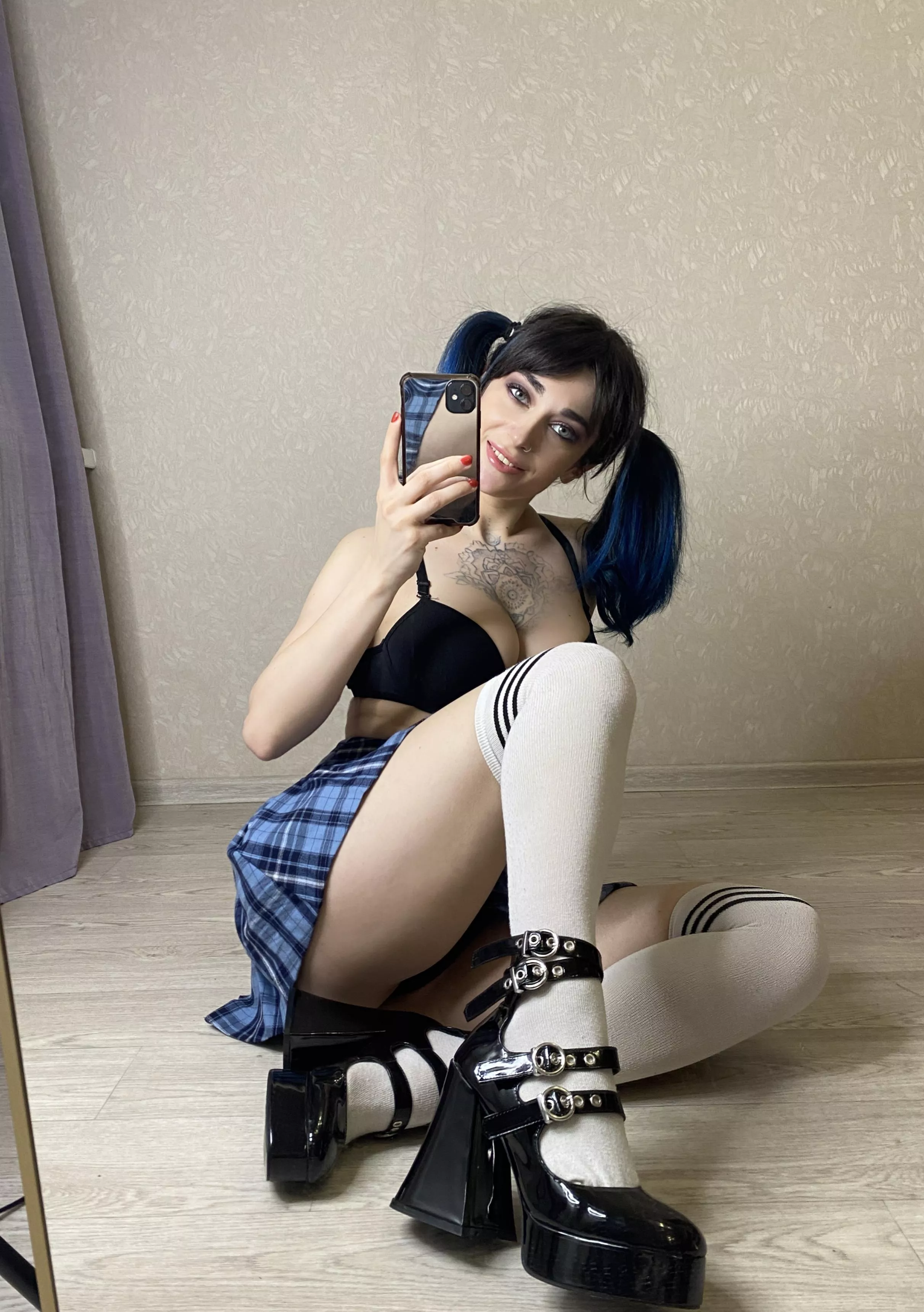 High heels and knee socks looks so adorable together, don't you think? [F] posted by Lawful_evil69