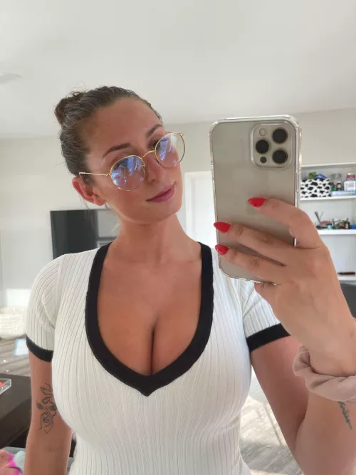 I'm a strict mommy by ToothsomeWeariness