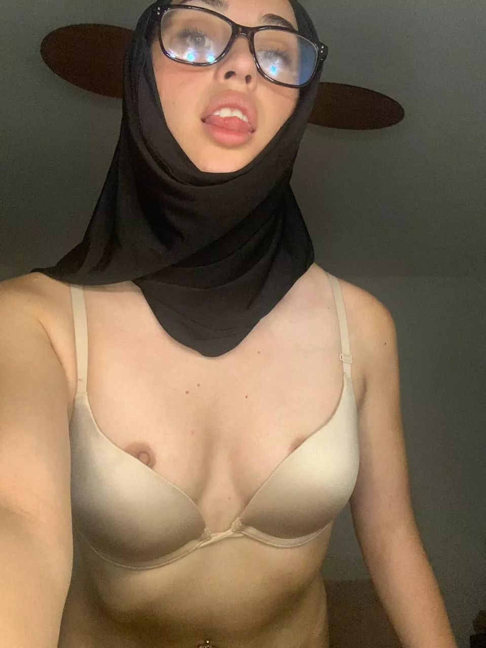 I'm so bored in my dorm... posted by acrobaticdugout01