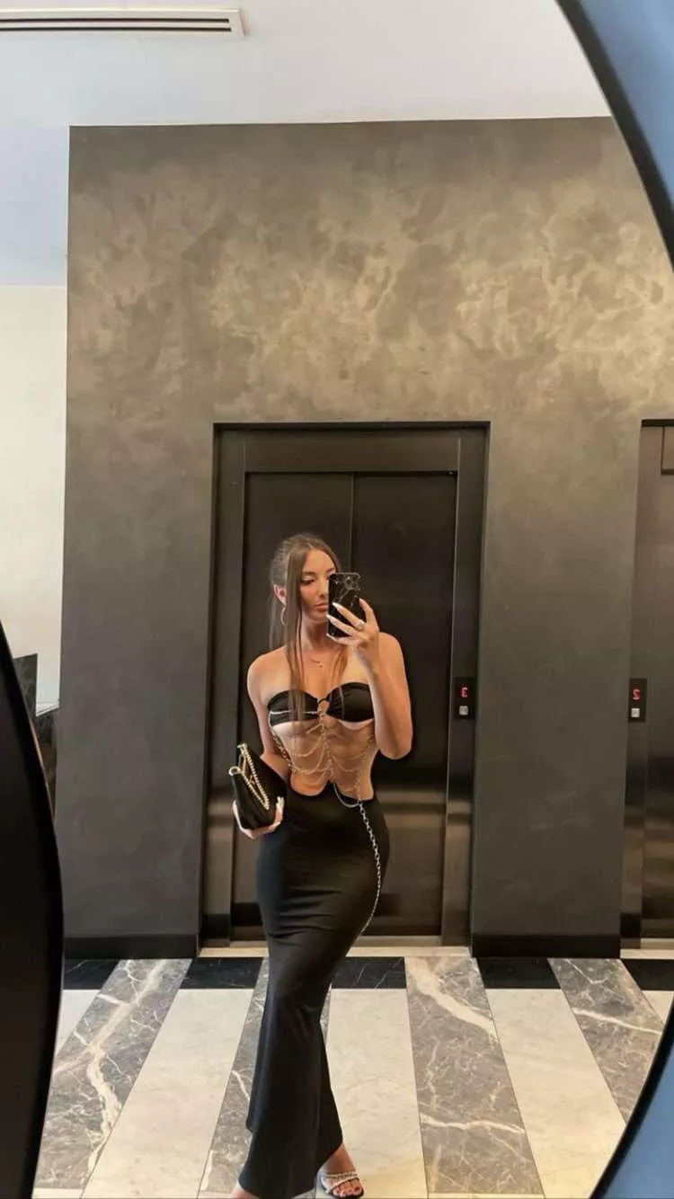 incredible outfit IUTR posted by ureki20222