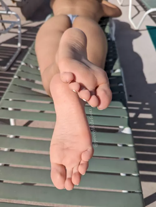 Lick, suck, or fuck? by PrettyLittleFootz