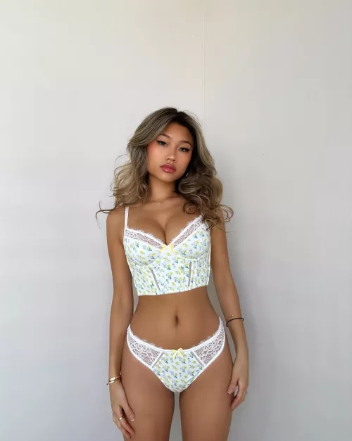 Matching corset and panties by HonestRunner