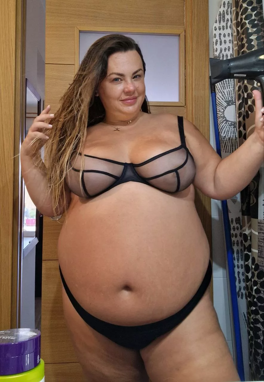 My big tits sit on my round, sexy belly posted by Ek1er