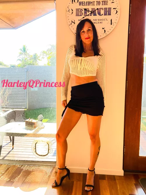 Nothing to see here. Just a semi-mature milf by HarleyQPrincess