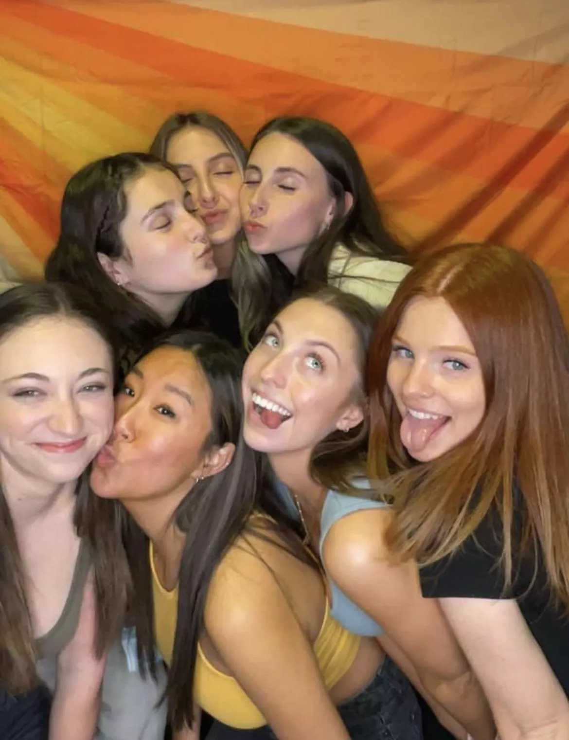 Orgy posted by snowbunlover