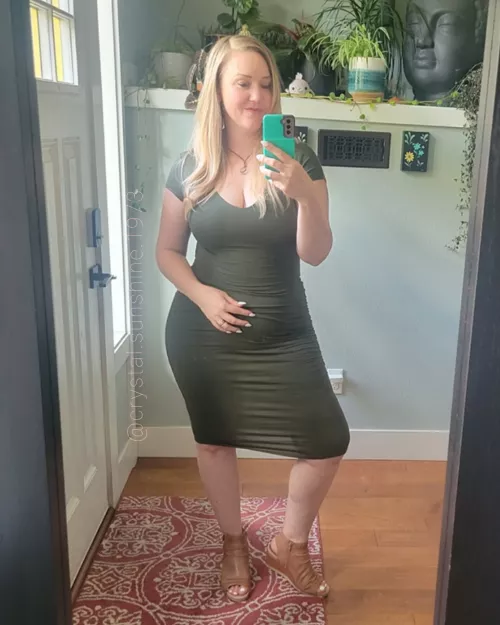 Tight dresses are my favorite [F49] by Crystal_Sunshine_