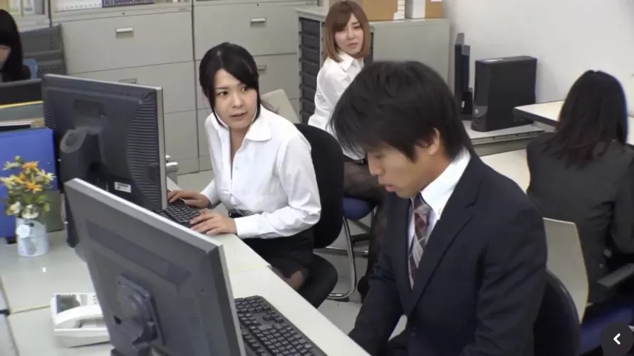 Who is she, short haired girl by dreadJakkuL