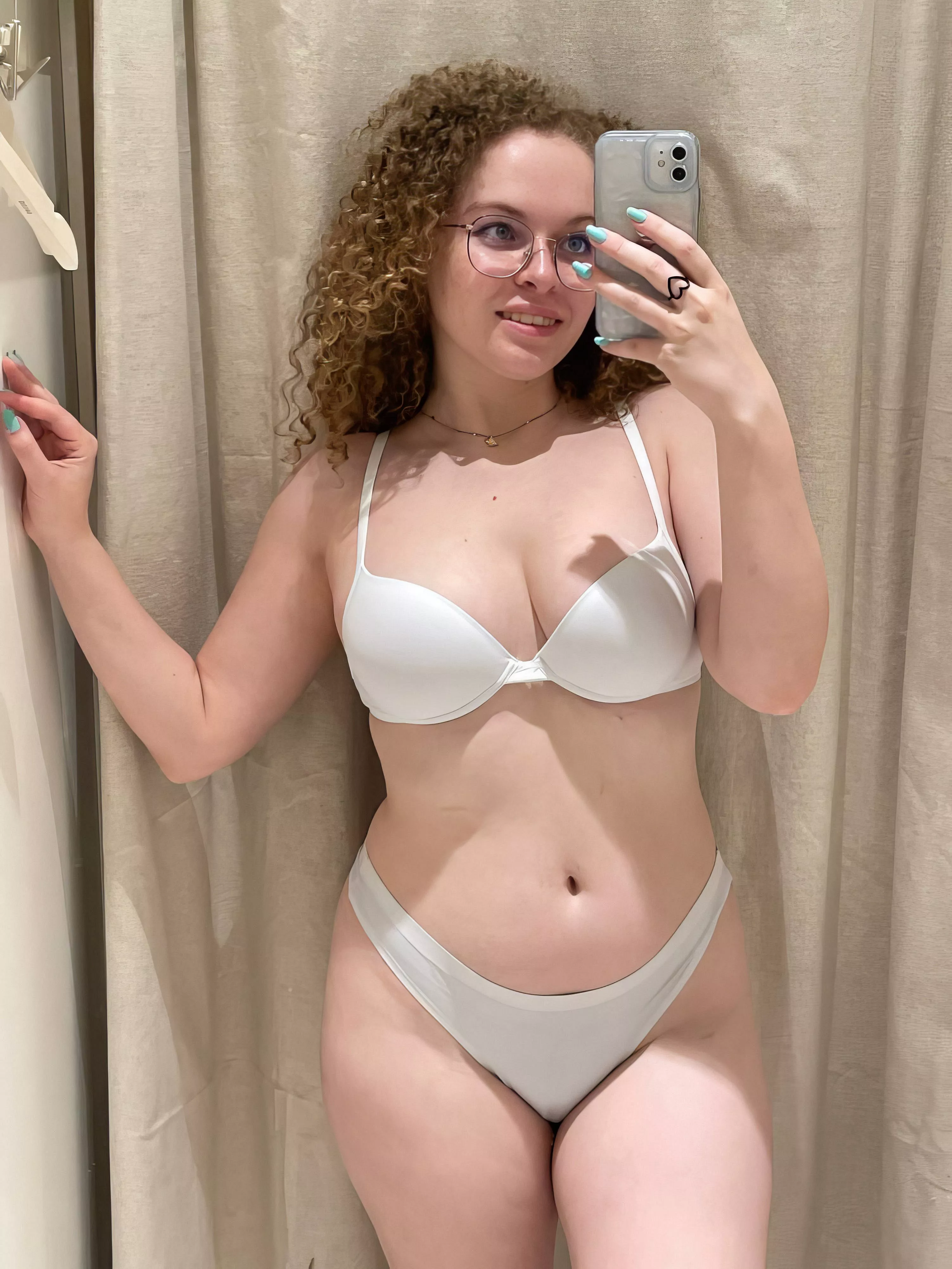 I can’t understand, it suits me better when I’m slightly plump or fit and go to the gym posted by backProject30