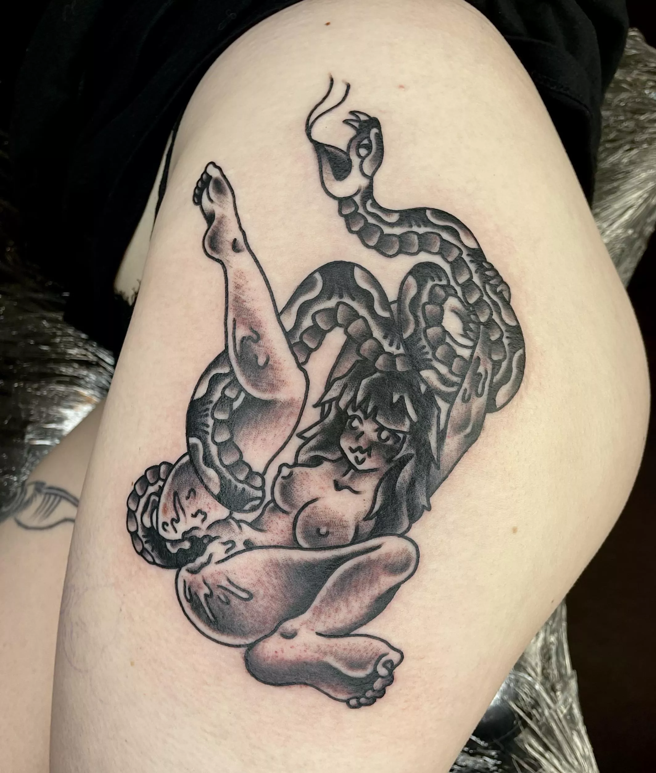 I do traditional tattoos of hentai girls!! Hope u enjoy :3 see more on my Instagram - @berger_tattoo posted by Berger_tattoo