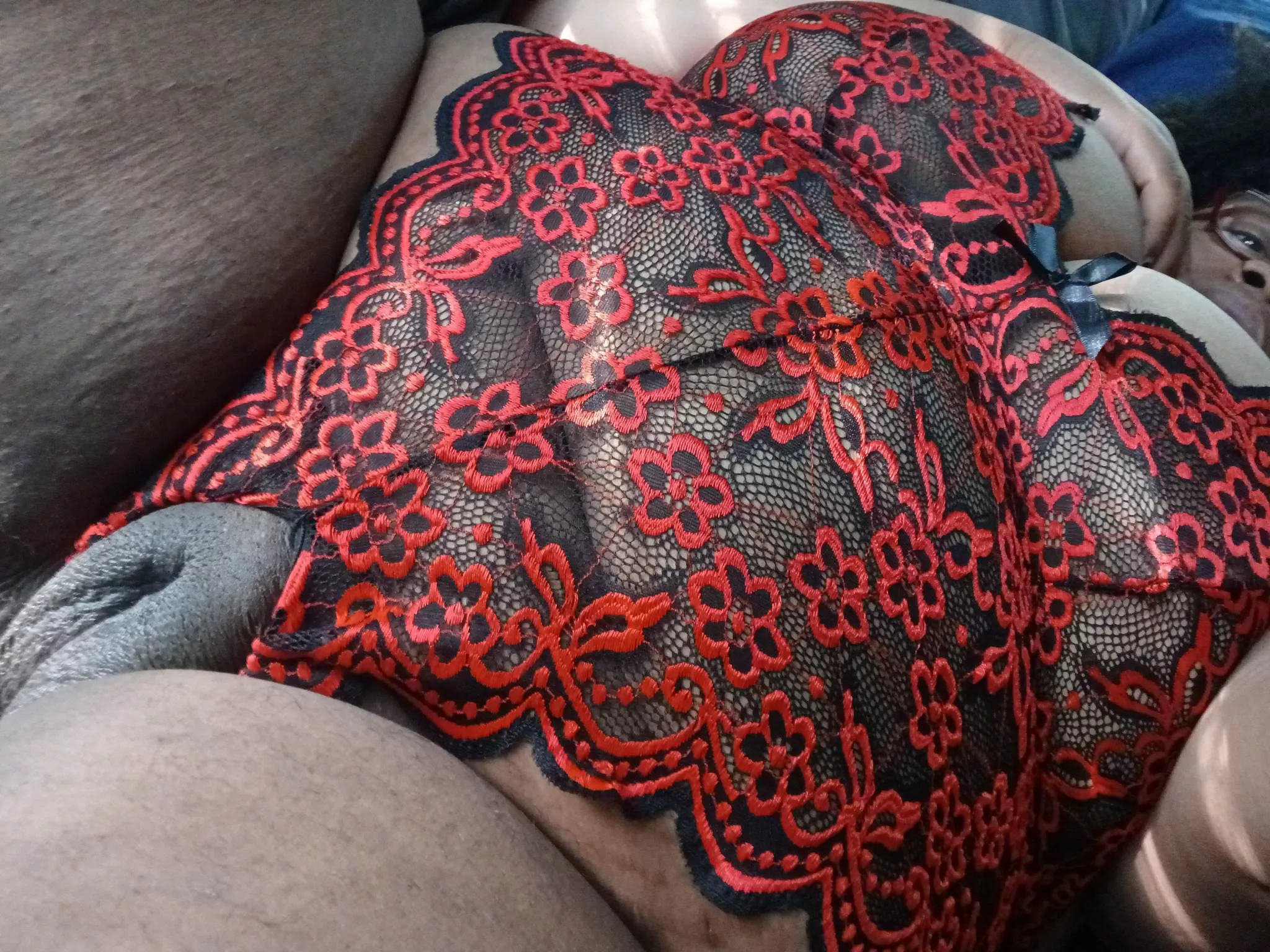 Just a peek posted by Peach_K3en2