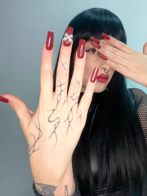 look this red nails and obey my orders by EIMENEITOR