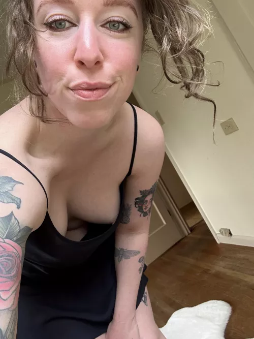 Maybe I choose the wrong dress to go out in lol by -perky_peaches-